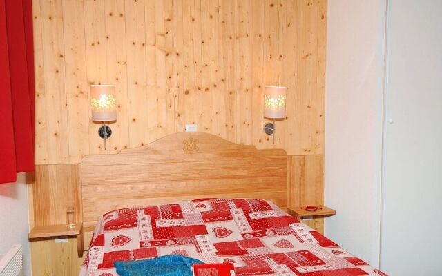 Rustic apartment with dishwasher, located in Valmeinie