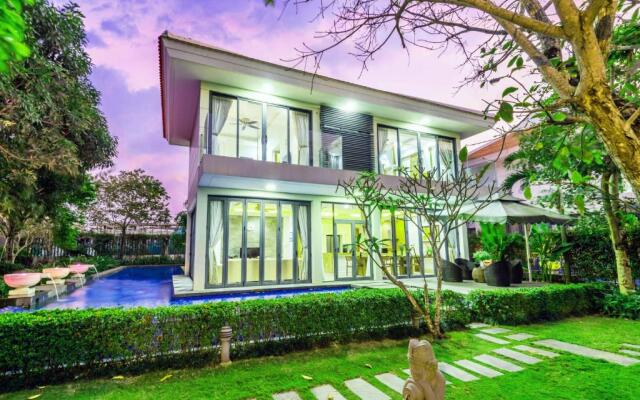 Relaxing Villa Close To The Beach