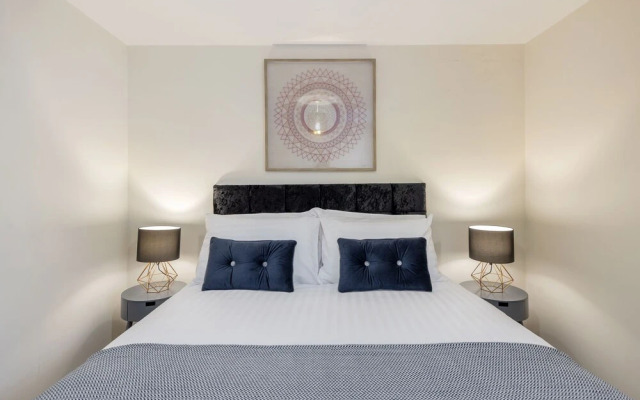 Deluxe Apartment - Central Bath