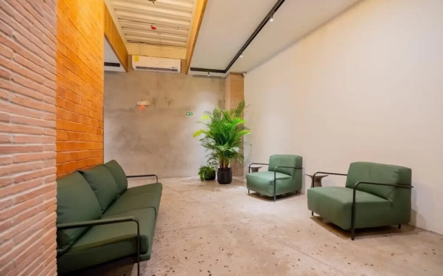 w Exceptional 1BR With Balcony in Casco View