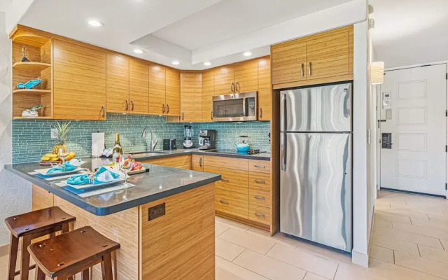Papakea Oceanview Studio 0 Bedroom Condo by RedAwning