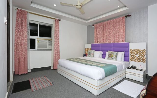 OYO 9855 Hotel Royal Suites