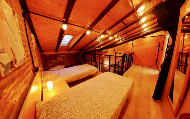 Old Fisherman's House in Malvarrosa Beach