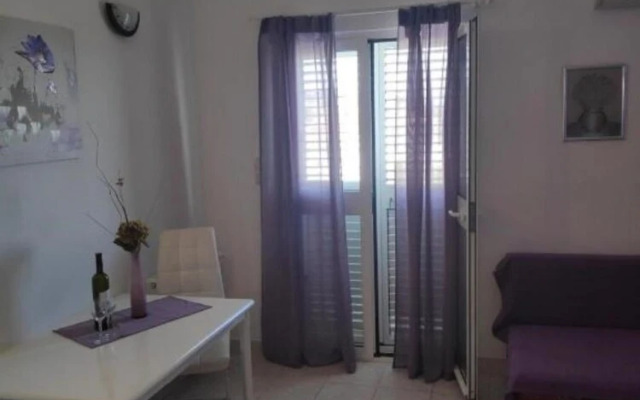 Jadranka - Free Parking and Grill - A1-purple