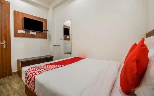 OYO 26124 Silver Palm