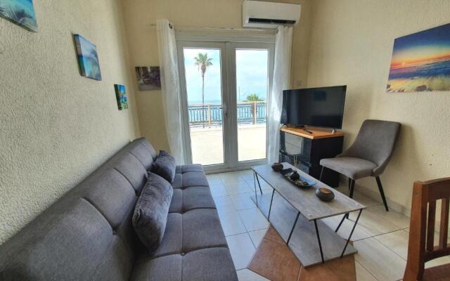 Poseidon 51 - Beachfront Two Bedroom Apartment