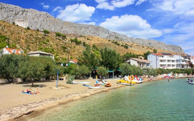 Apt w Jacuzzi, Balcony & sea View, 3 min to Beach