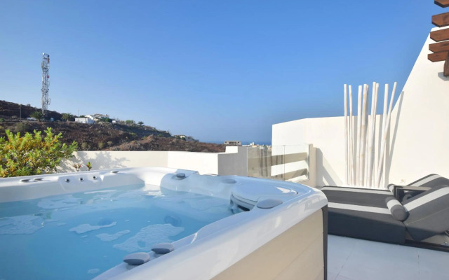 Gazmira 3-1 PENTHOUSE DELUXE & JACUZZI 3B