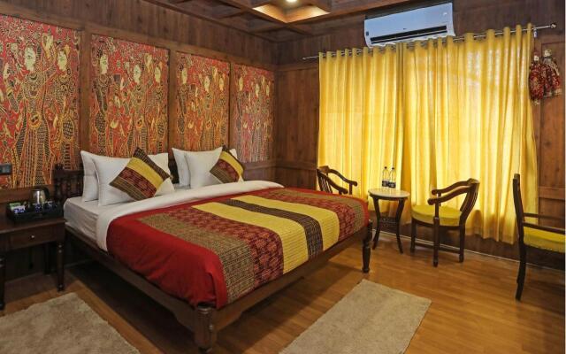 OYO EKTA Houseboat