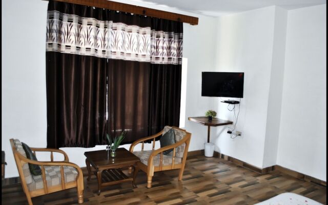 Hotel Chandertal Manali
