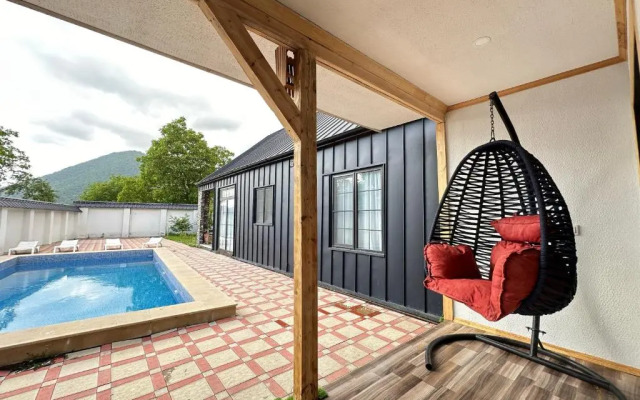 Qafqaz Suite Wood Stack