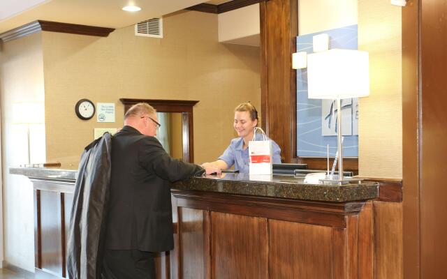 Holiday Inn Express And Suites - Vernon by IHG