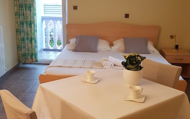 Apartments and Rooms Slavica