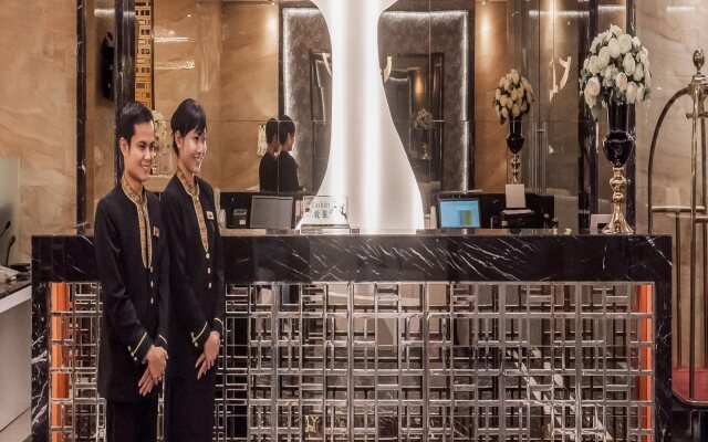 Grand Viveana Hotel
