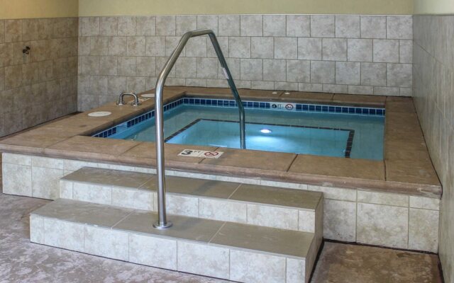 Comfort Suites University