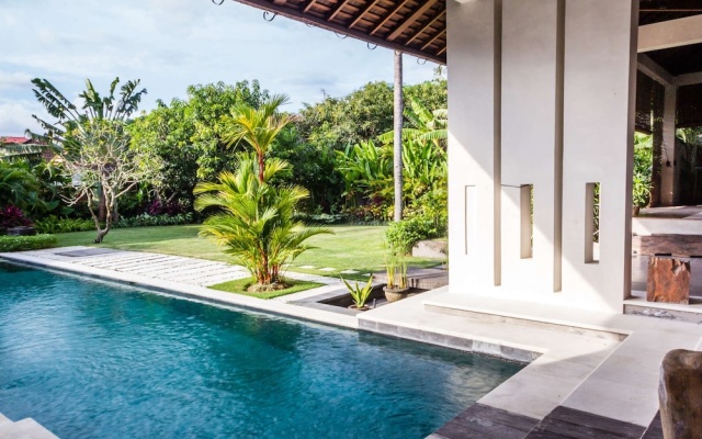 Luxury Villa in Bali near Beach, Bali Villa 2035 – Pool – Kuta