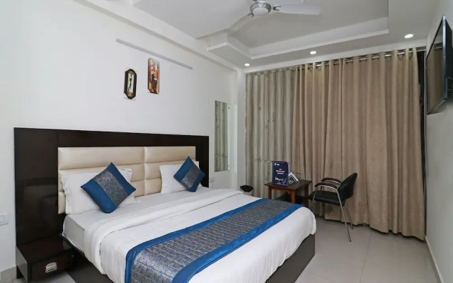 OYO 11633 Hotel Sweet Palace