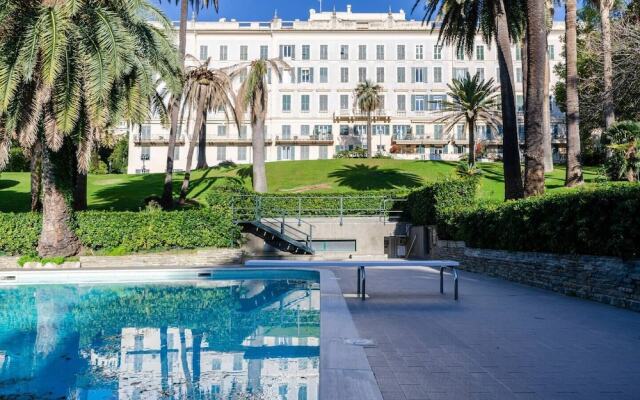 JOIVY Lovely Apt with Communal Pool in Nervi