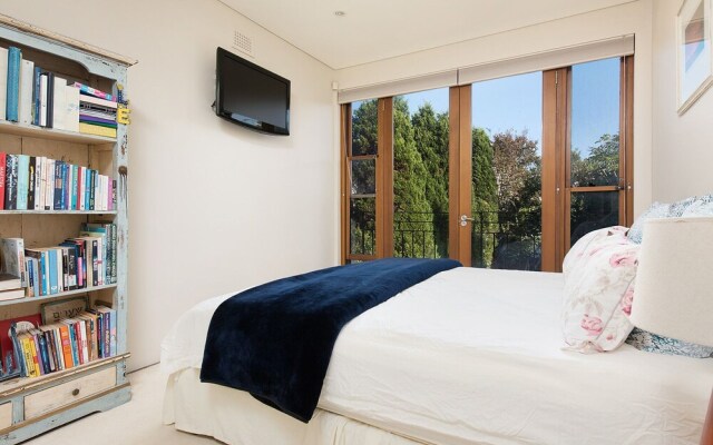 Stunning East Suburb Coastal Home H373