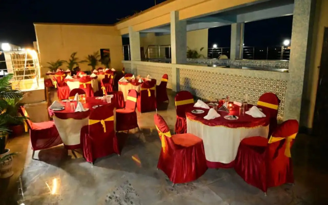 Goroomgo Hotel Coral Suites Puri