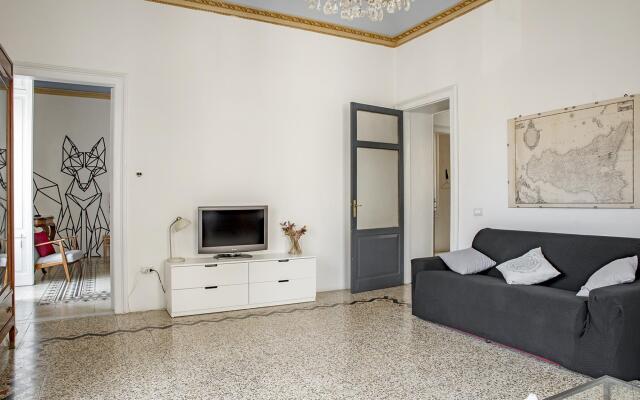 Cavour Apartment With Balcony by Wonderful Italy