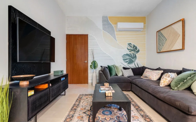 Stylish Apartment Includes Pool Parking in Condado