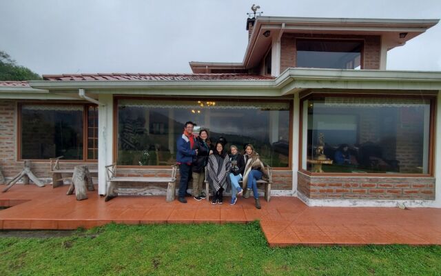 Balcon Al Cotopaxi Hosteria