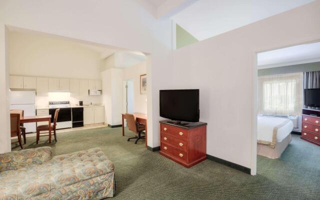 Hawthorn Suites by Wyndham Sacramento