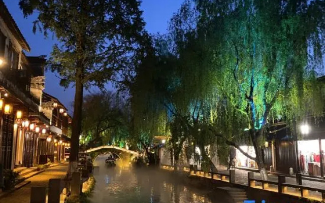 Qianshe Mengli Shuixiang Linhe Inn