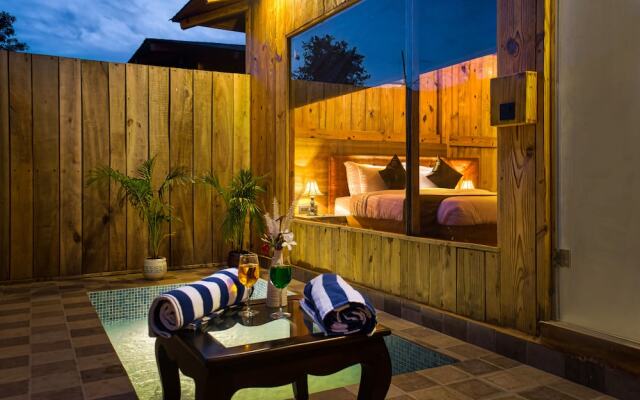 Pumpkin Hotels Corbett, Tusk N Wood