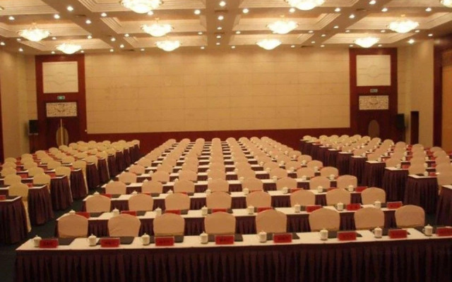 Crown Garden Hotel