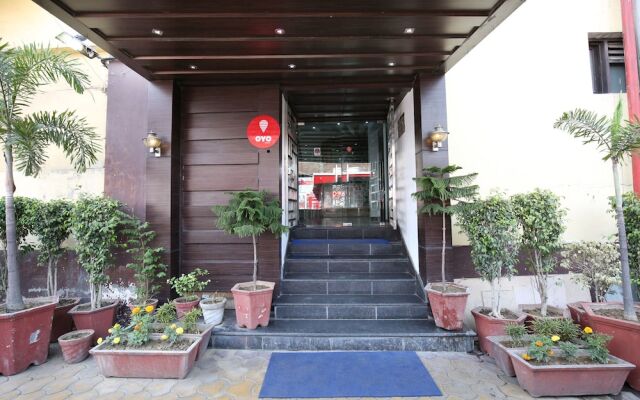 OYO 1673 Hotel MM Yellowuds