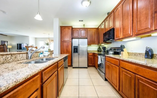 Beautiful Vista Cay Lakeview Condo - 1019