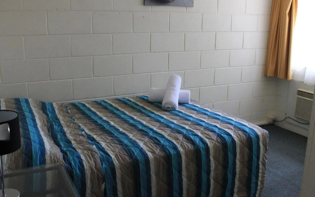 Oasis Inn Cairns – Guest Rooms – Cairns