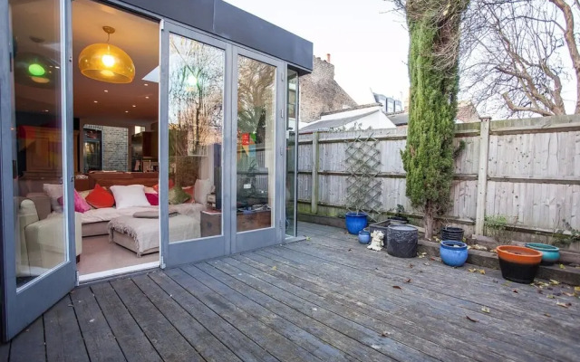 Spacious 2 Bedroom House With Garden