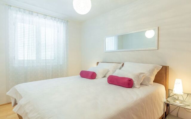 Sky Breeze Apartment