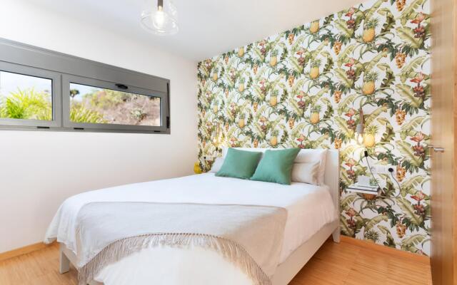 Avant-garde design apartment overlooking the Teide