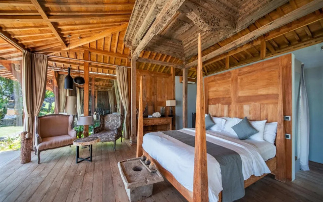 Palatial Wooden Villa, 4br, Lovina