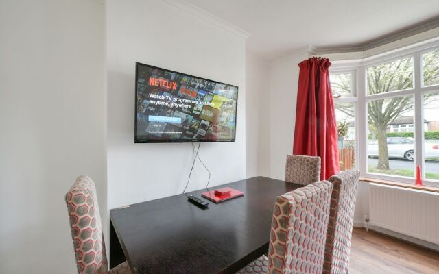 Dirac Lodge 4-bedroom House