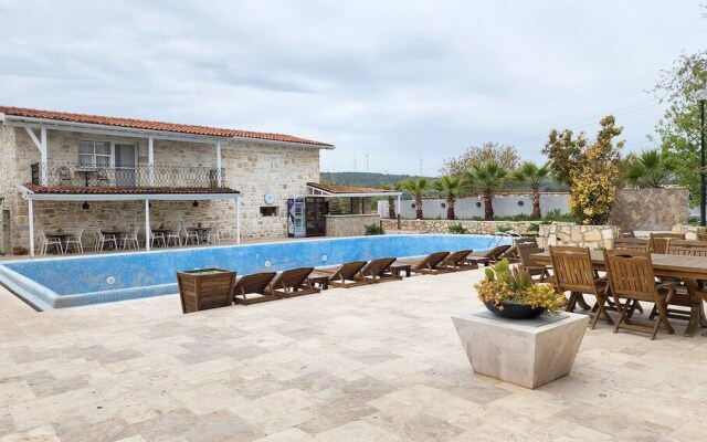 Otel Naturla Göl Evi