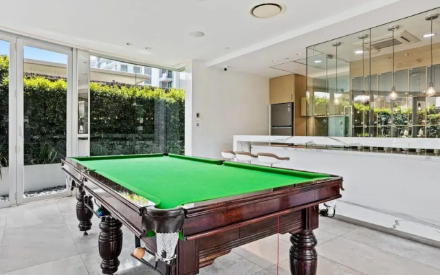 Luxury Beachfront Stay in Kirra
