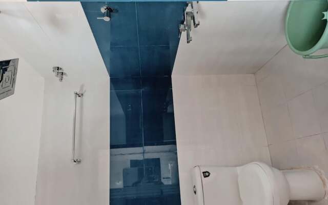 Iroomz Hotel Gananjaya - Hostel