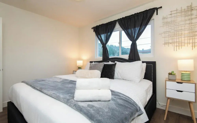 Wonderful 2-BR Apt Near Dodger