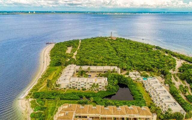 Lightouse Point 222