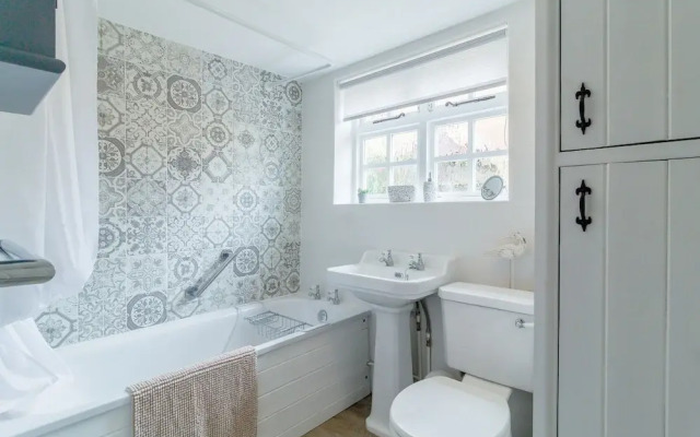 Hollyhedge Cottage