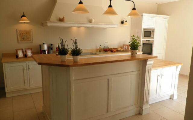 A beautiful new luxury villa close to Uzès.