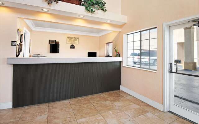 Days Inn by Wyndham San Antonio Airport
