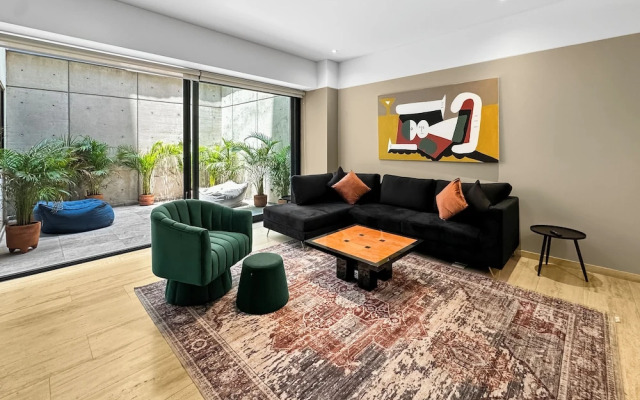 23Gh3 2BR 2.5 Baths with a Private Patio