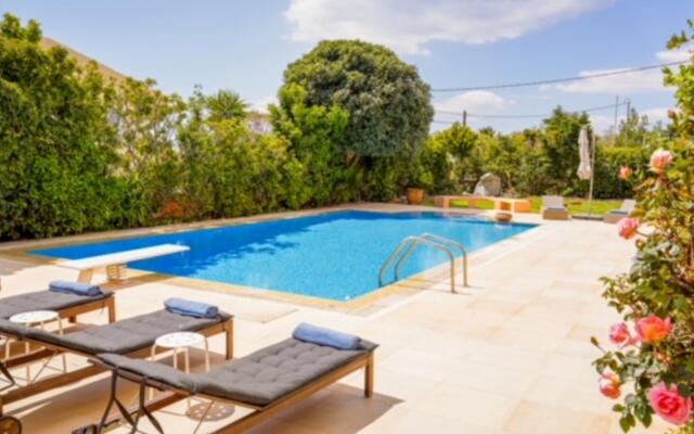 Deluxe Villa w/ Pool 5 bdrm