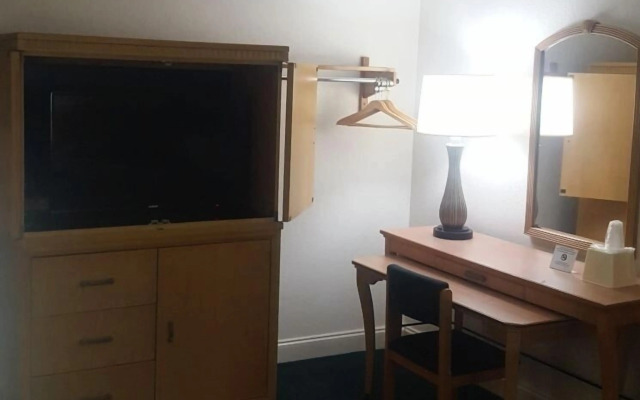 Queens Lodge Motel & Apartments